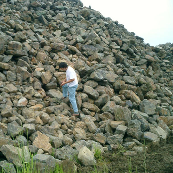 資料2012_珠洲の石を採石